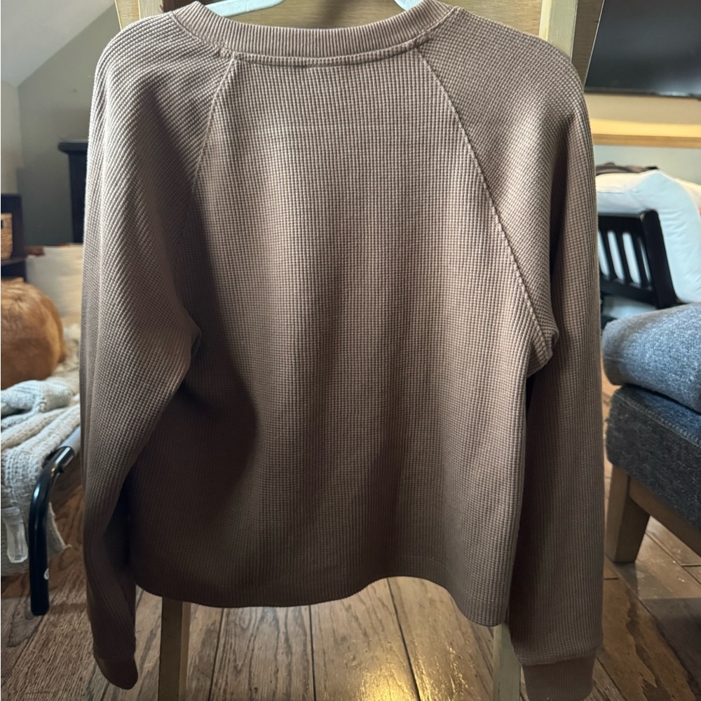 Brown Levi’s Waffle Knit Henley Shirt. Women’s XS. - Picture 4 of 4